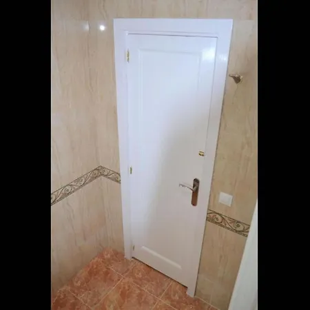 1 Bedroom And Modern Ideal For The And Centre *
